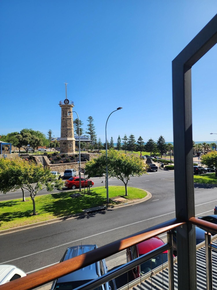Semaphore Blue Apartments