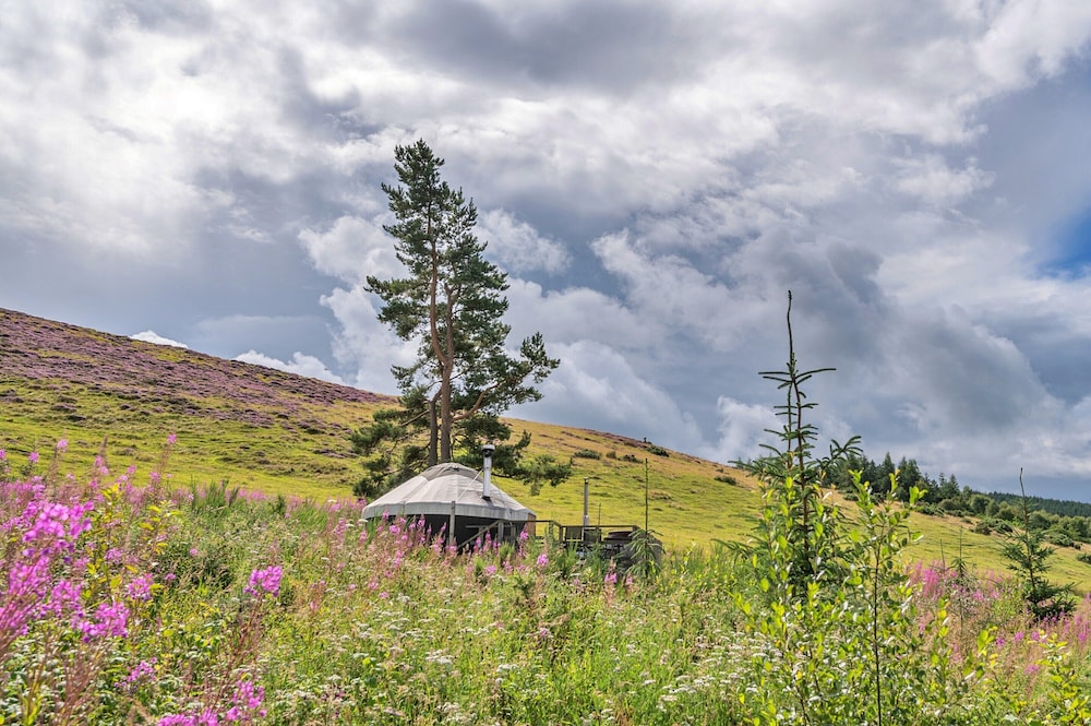 Chalet With Gleneagles Views, hot Tub, No Deposit