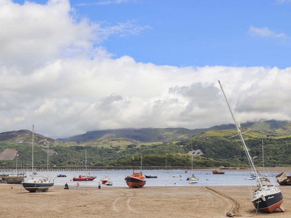 Bryn Y Mor