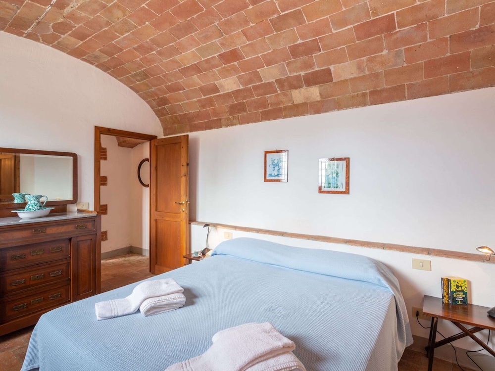 Tuscan Cottage With 2 Pools view 3