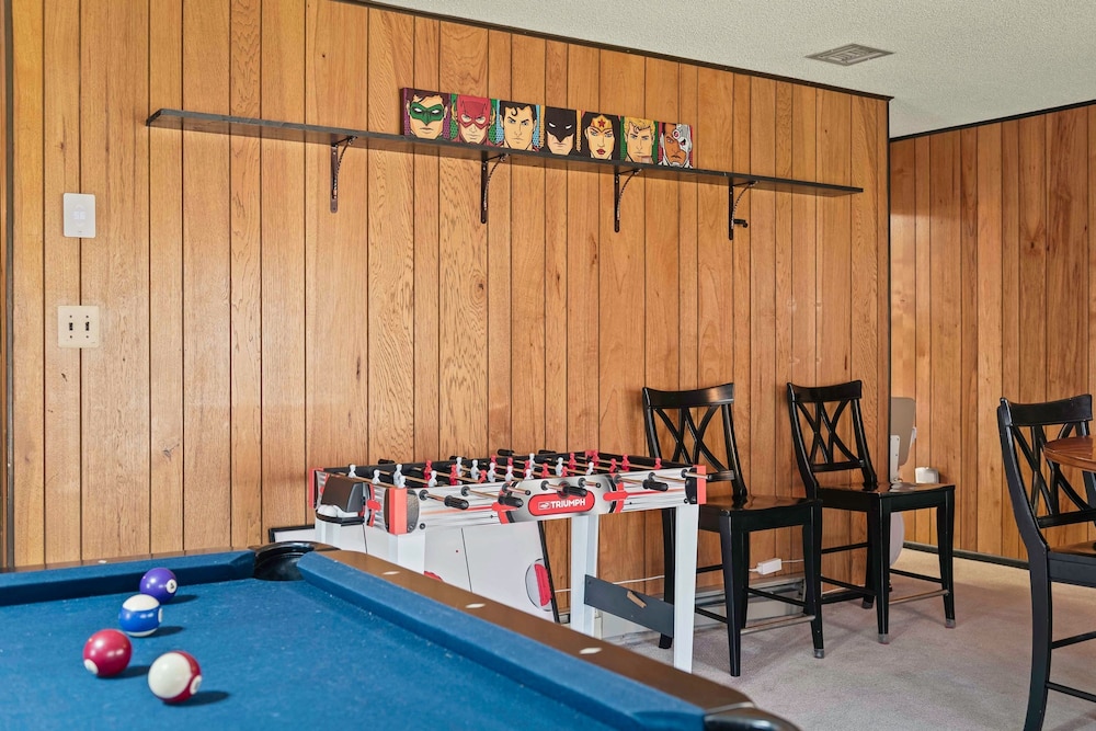 Mountain Magic by Avantstay Firepit Game Room - Pool Table Foosball