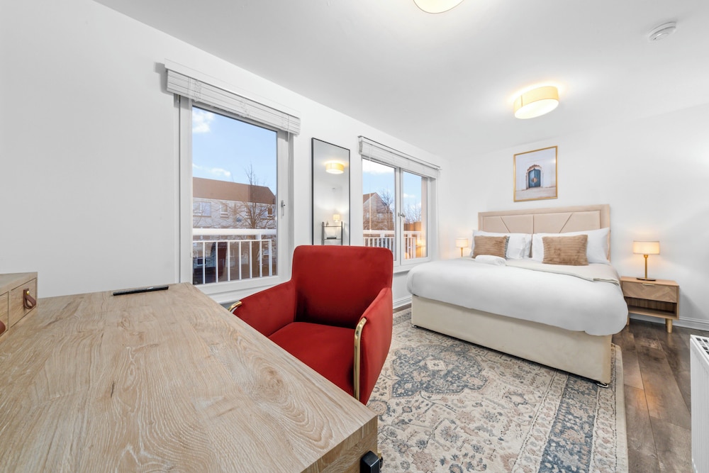 Urban Elegance 5-Bed Glasgow Home
