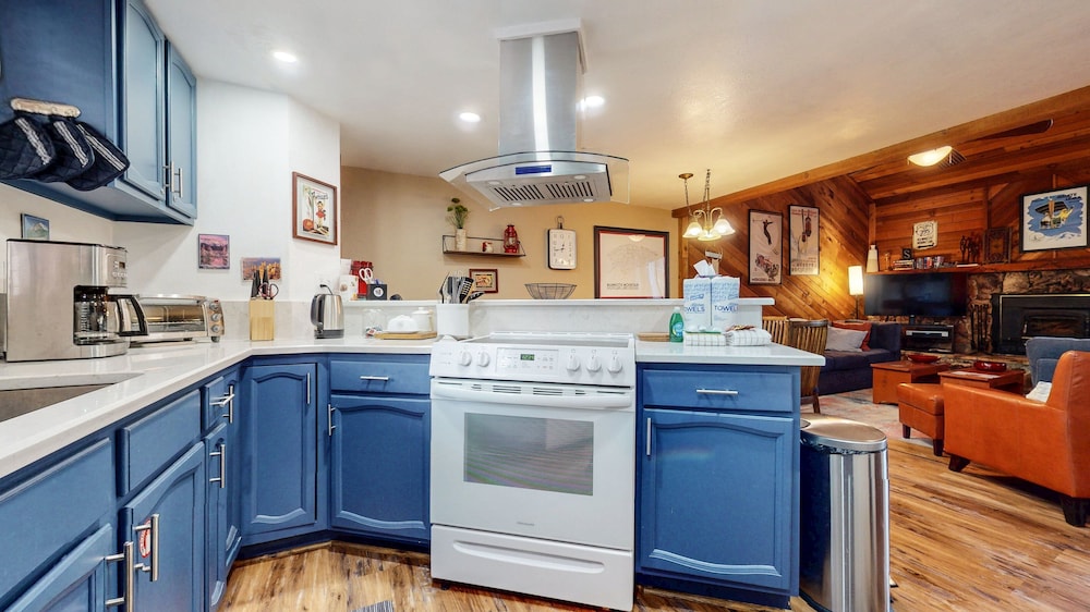 Mammoth Sierra Townhomes #25 3 Bedroom Condo