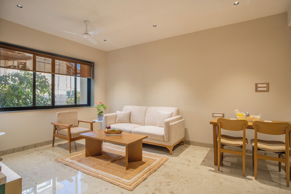 ELIVAAS Kamerios Verano 1 BHK with Pool