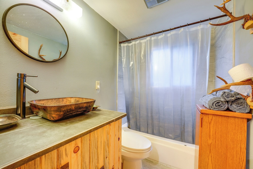 Explore Mt St Helens: A-frame Chalet w/ Deck!