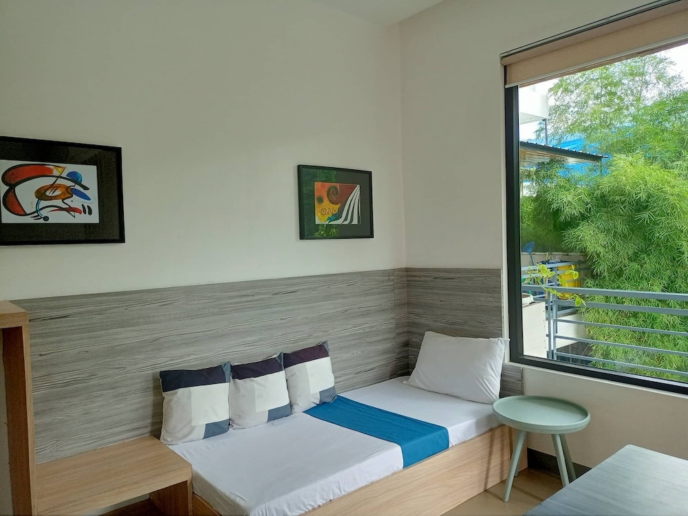 Anton's Loft Designer Resort Pansol