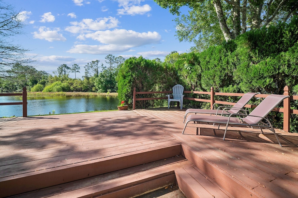 Pondside Perch - Your Waterfront Retreat 3 Bedroom Home