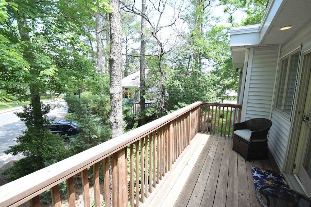 Tunnel Avenue 14106 2 Bedroom Home by RedAwning