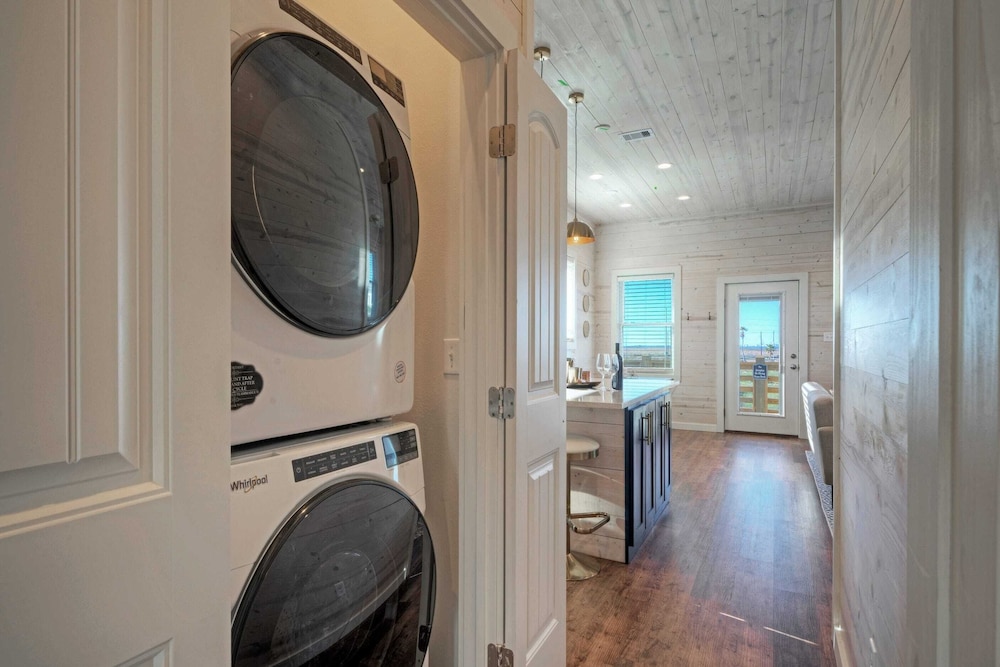 Cart-friendly Boardwalk to the Beach Private Pool, Firepit & Pond Views 361 Bayview
