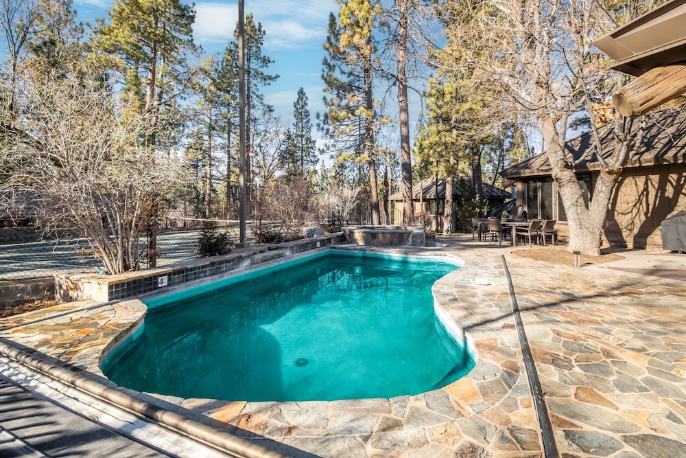 Heavenly Valley by Avantstay Home w Pool Sauna Hot Tub Game Room Tennis Crt Basketball Crt