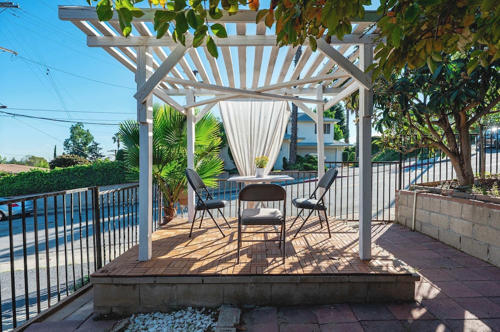 Newly Updated Family Retreat Safe Area Near Dtla