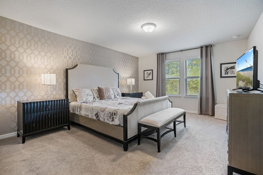 Luxury 5bdr House w Pool - 8863