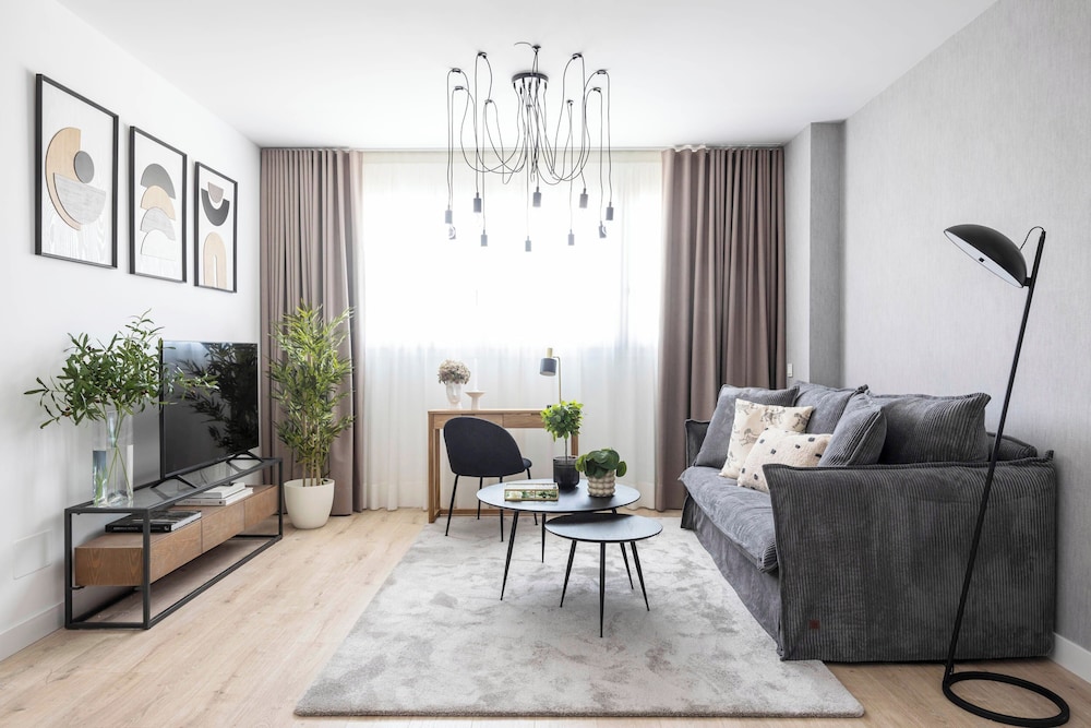 Modern Apartment With Views Urban Sky 26ke