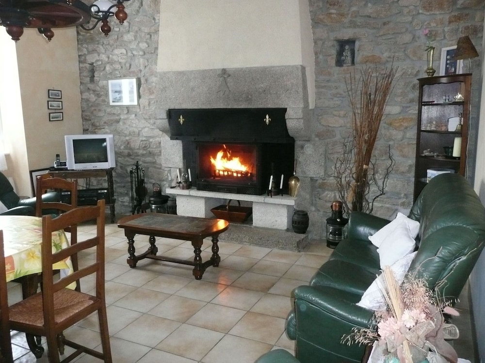Semi-detached House, Guisseny