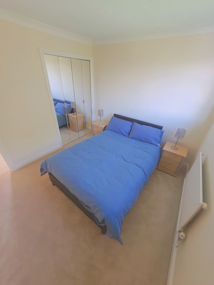 Bright and Spacious Holiday Home in Bradley Stoke view 2