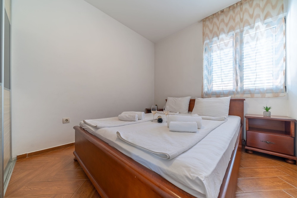 SMS Apartments