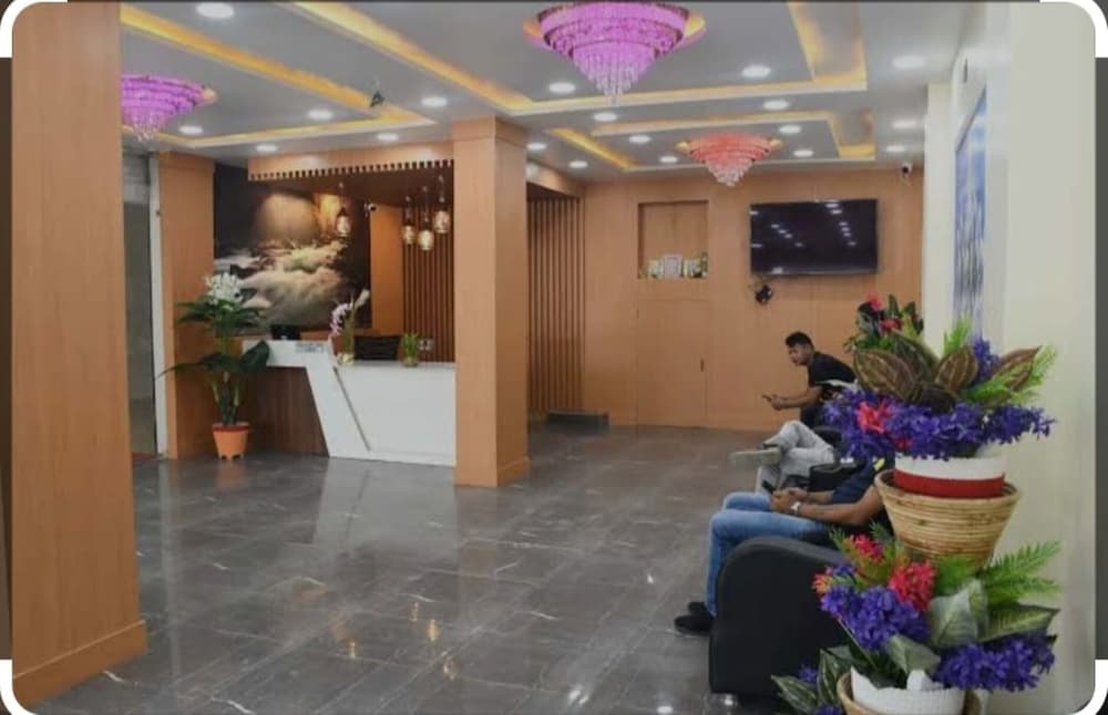 Lobby & Reception