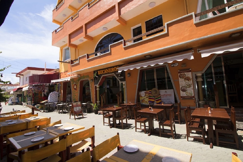 Hotel & Restaurant Bucaneros, Isla Mujeres - Image 1