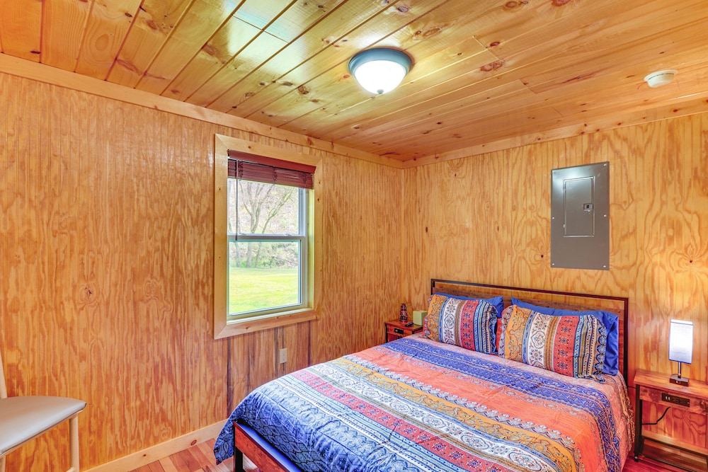 Serene Beattyville Cabin: 24 Mi to Red River Gorge view 4