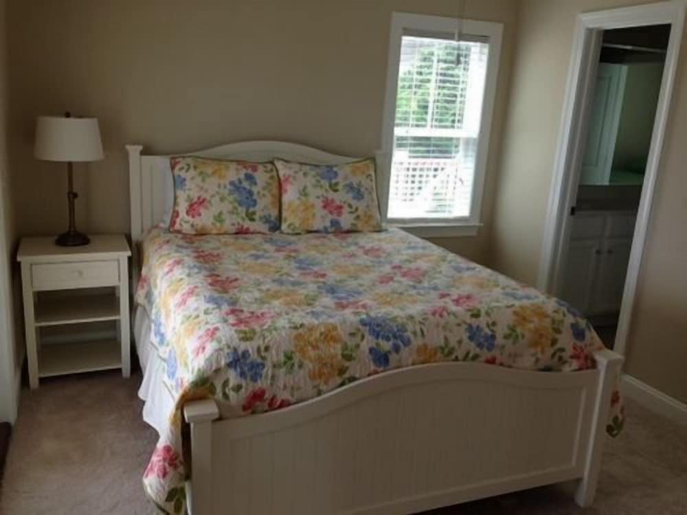 Fishers By The Sea 4 Bedroom Home by RedAwning view 4