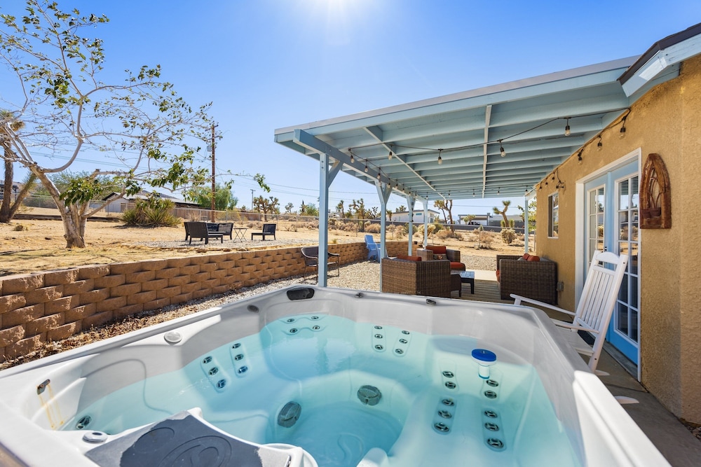 Starlight Ranch - Hot Tub, Fire Pit & Grill 3 Bedroom Home