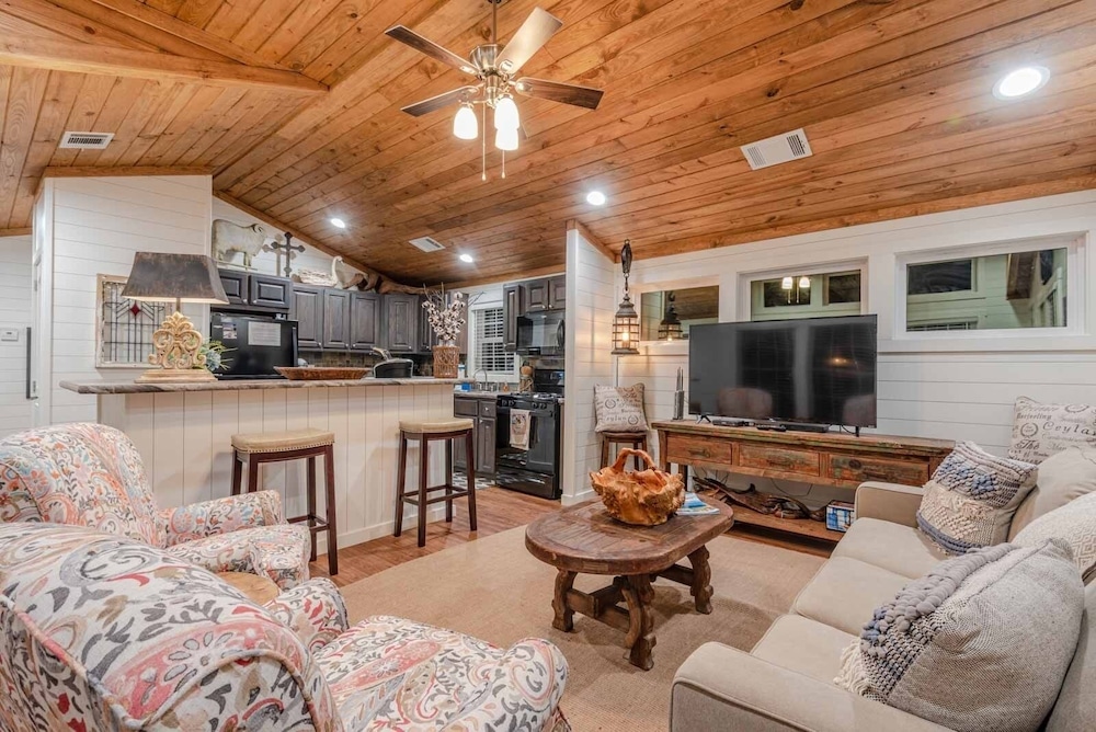 Magnolia Gem With Private Grill and Free Wifi by Redawning view 5
