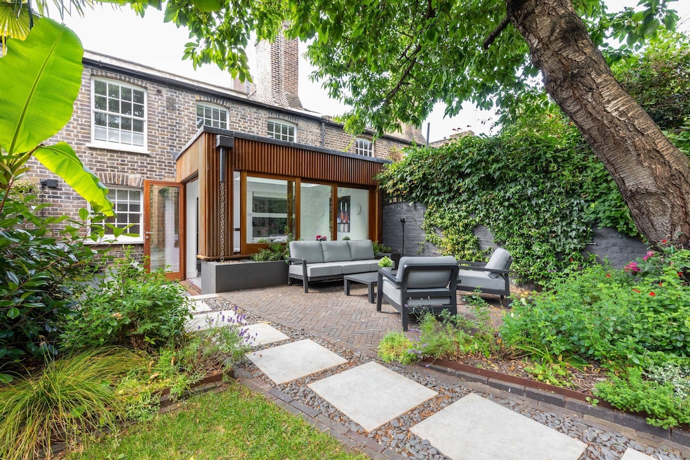 Whittlesey Street II by Onefinestay