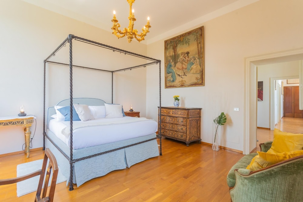 Luxury Apartments in Villa Cardinal Ciceri view 4