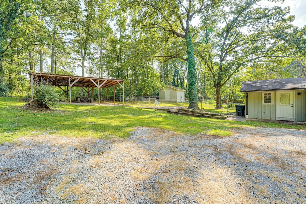 Peaceful Home w/ Porch & Yard, 5 Mi to Rome!