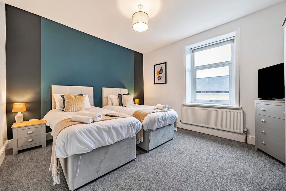 Modern Affordable Home - Contractors Leisure