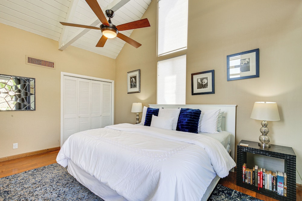 Balcony & Views: Pet-friendly Indian Wells Unit