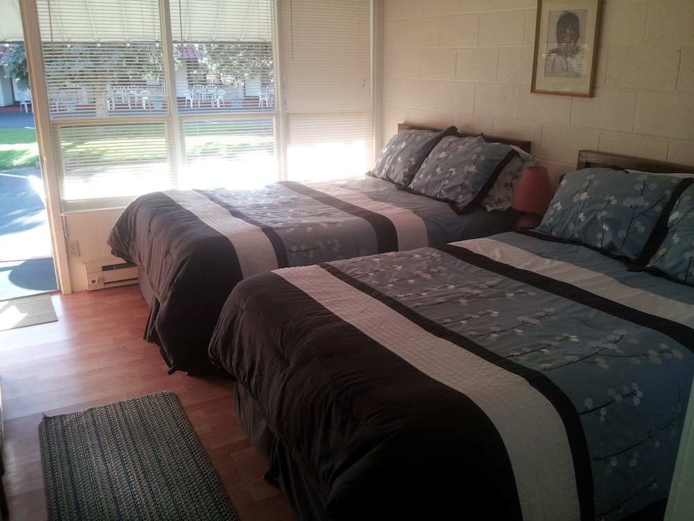 Capricorn Motel Royale Thousand Islands