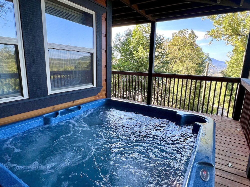 Picture Perfect 2 Bedroom Cabin by RedAwning - Property Image 11