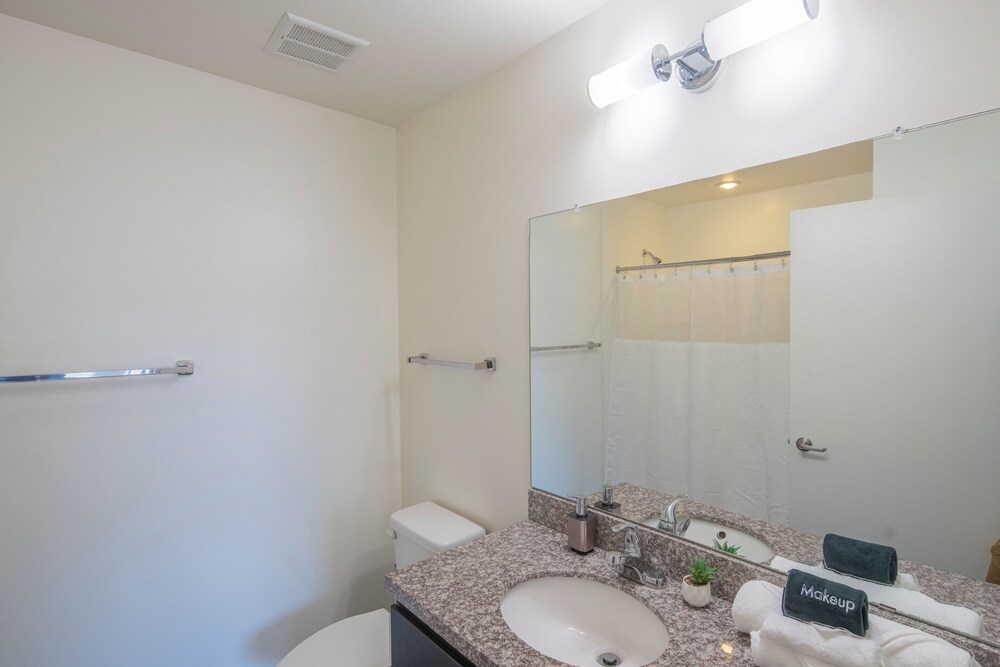 ROVE LIVING/KL - Roosevelt Point