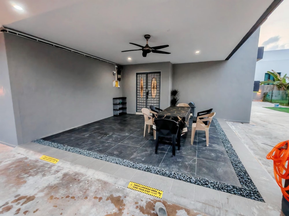 Comfy Tok Sira Home Kuantan 5 BR