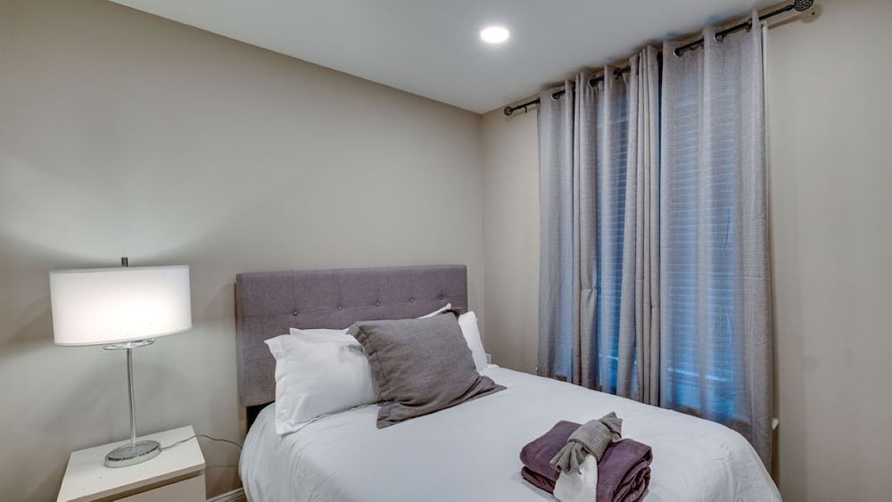 4 BR Beauty blocks from the River view 3