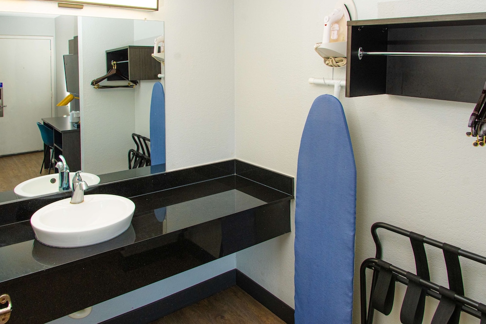Motel 6 Lantana, FL