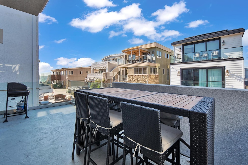 Island Paradise Deck w Ocean Views