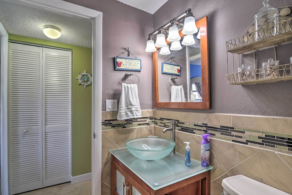 Sunny Seaside Condo With Pool & Walk to Beach! view 5