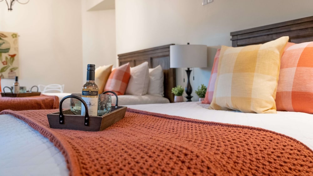 Kelowna Bed & Breakfast (CHATHAM HOUSE)