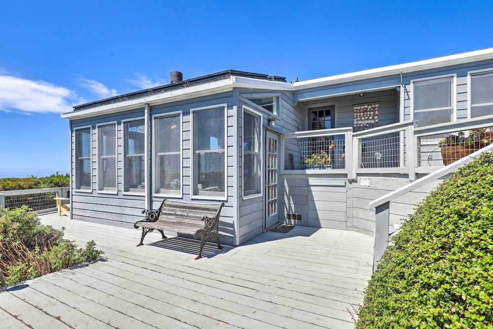 Oceanfront Irish Beach 'sea Haven' Home w/ Hot Tub
