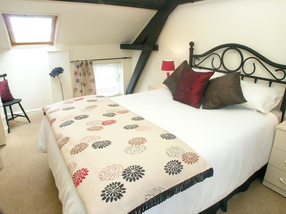 Hamlet Cottage view 2