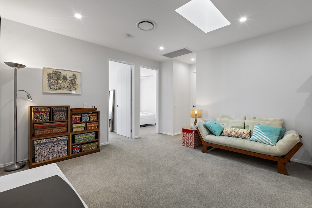 Spacious 3-bed Clayfield House With Patio and BBQ