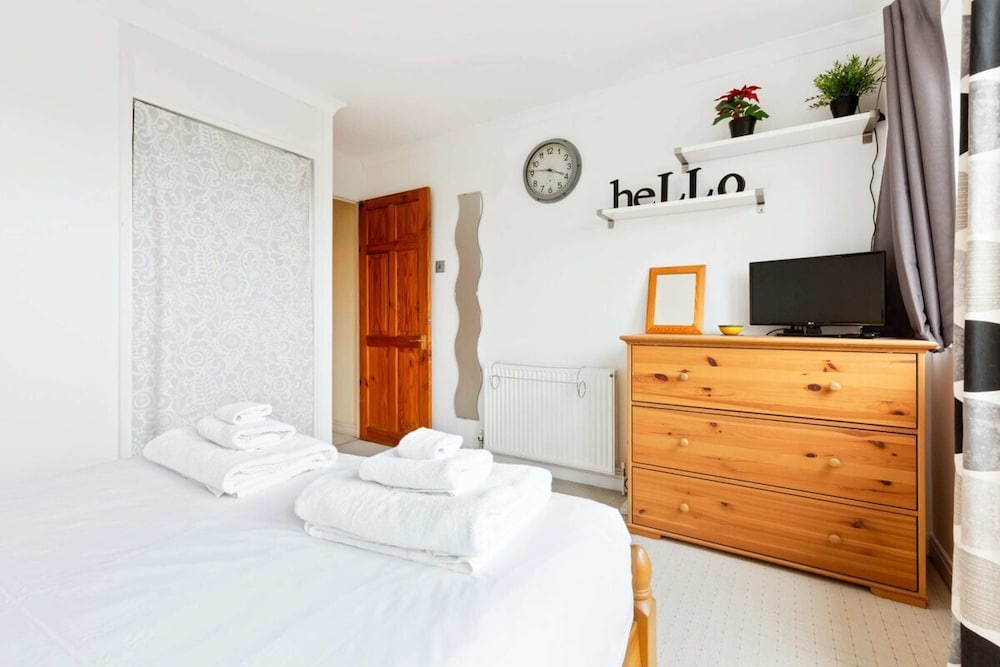 Spacious 2 Bedroom Apartment in Cricklewood