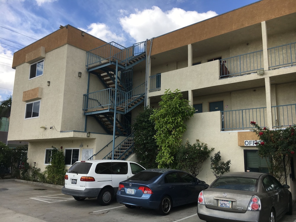 Bellflower Travel Inn