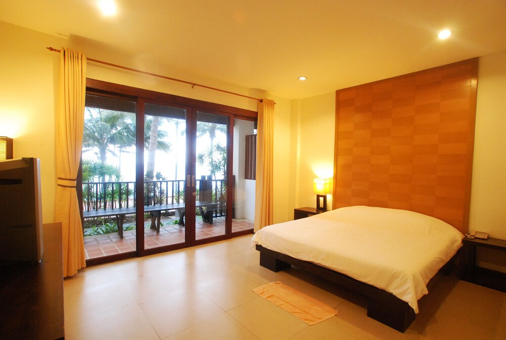Bansaithong Beach Resort