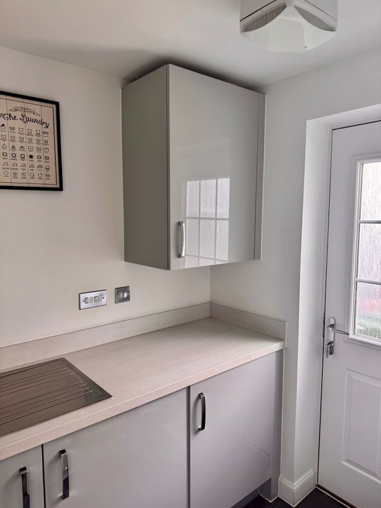Luxurious Majestic 4 Bedroom- Free Parking