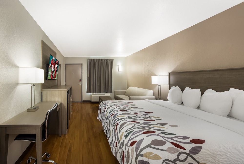 Thomasville Vacations - Red Roof Inn  Suites Thomasville - Property Image 28