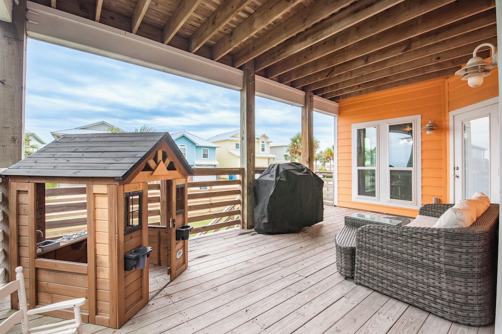 Sunrise Paradise - Pet Friendly! Community Pool!