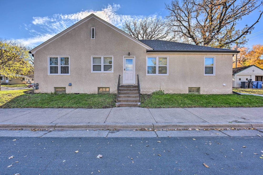 Cozy Home: Wifi, Parking, 5 Mi to Dtwn Mpls! view 3